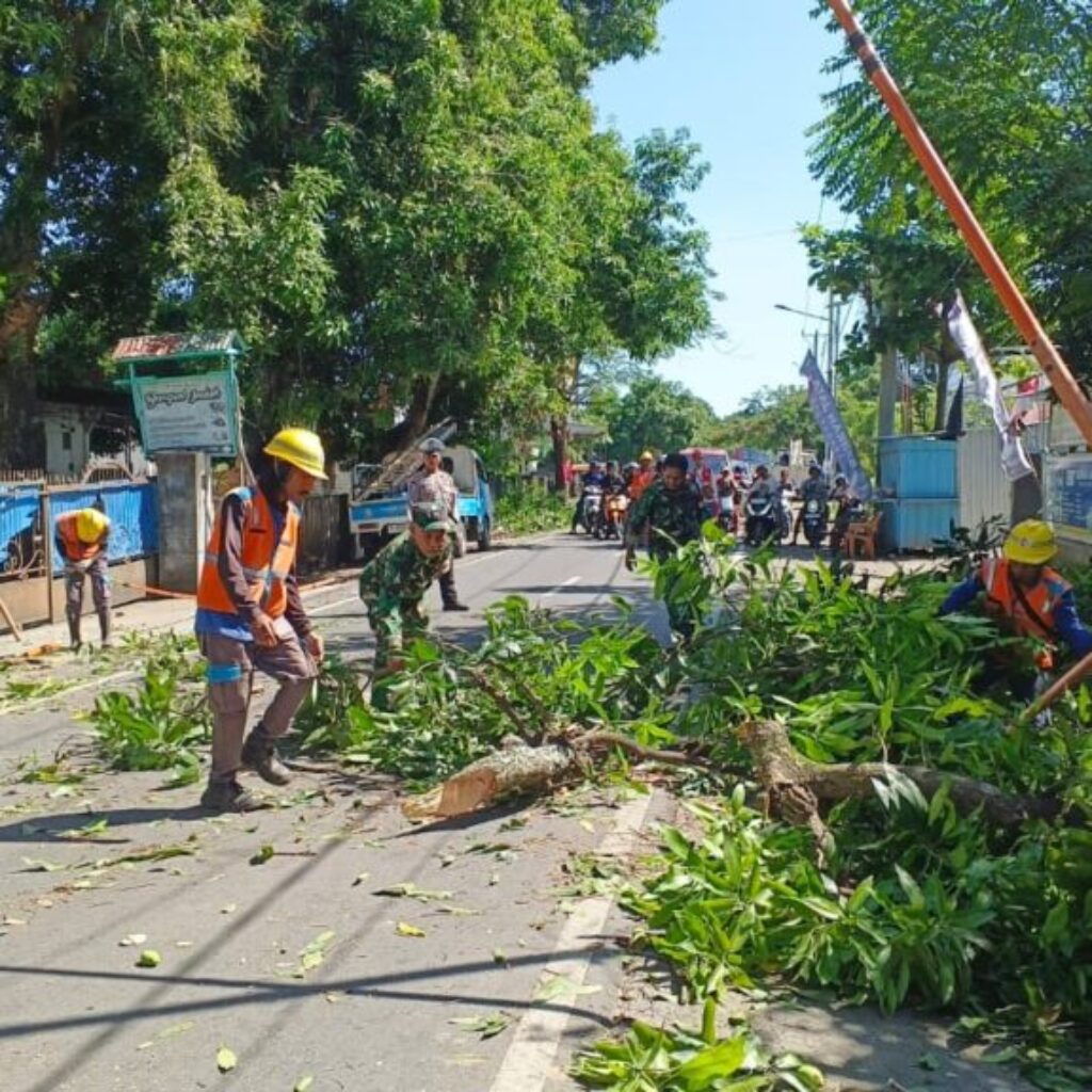 Sinergi TNI dan Pemerintah Rapikan Jalur Wisata Bangsal