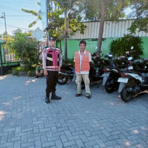 Patroli Areal Parkir PKM Bayan, Polsek Bayan Sampaikan Himbauan Kamtibmas
