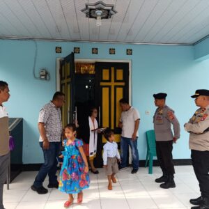 POLRES DOMPU LAKSANAKAN PENGAMANAN IBADAH KENAIKAN ISA AL-MASIH DI GEREJA GMIT SYALOM