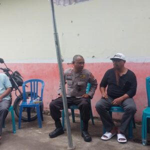 SAT BINMAS POLRES DOMPU LAKUKAN KOORDINASI DENGAN LURAH DAN POSKAMLING KELURAHAN POTU JELANG PENYERAHAN PENGHARGAAN LOMBA SATKAMLING