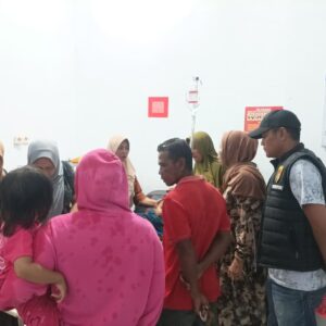 ANAK BALITA SELAMAT DARI INSIDEN TENGGELAM DI PANTAI LAKEY, POLISI IMBAU ORANG TUA AWASI ANAK SAAT BERMAIN DI PANTAI