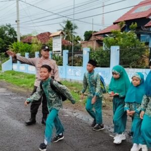 Polsek Utan Gelar Strong Point Pagi, Wujudkan Kelancaran Lalu Lintas di Kawasan Sekolah