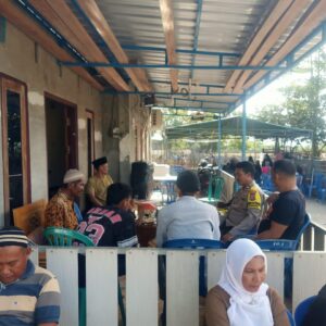BHABINKAMTIBMAS DESA RASABOU MELAYAT KE RUMAH DUKA DAN AJAK WARGA JAGA KAMTIBMAS
