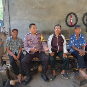 Dekatkan Pelayanan Kepolisian, Bhabinkamtibmas Desa Kole Sambangi Tokoh Masyarakat