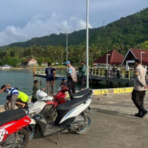 Polsek Sekotong Jaga Kamtibmas di Dermaga Tawun
