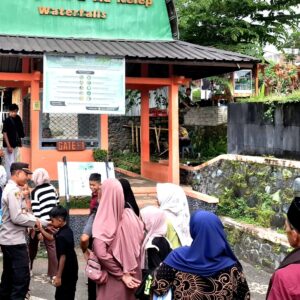 Polsek Bayan Lakukan Pengamanan Wisata Air Terjun Senaru, Pastikan Wisatawan Aman dan Nyaman