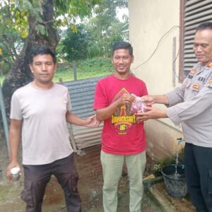 Menyetuh Dengan Hati di Hari Raya Idhul Adha Polsek Belo Salurkan Daging Qurban Bagi Masyarakat Yang Berhak Menerimanya
