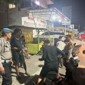 PAMAPTA I POLRES DOMPU INTENSIFKAN PATROLI MALAM DAN HIMBAUAN KAMTIBMAS DI WILAYAH KOTA