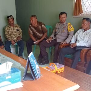 Bhabinkamtibmas Kelurahan Kelayu Utara Mediasi Permasalahan KDRT Pasangan Suami Istri di Kantor Kelurahan