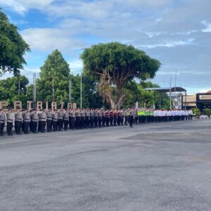 Kapolres Lotim Pimpin Apel Pagi Simak Arahan yang disampaikan