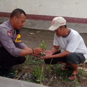 Bhabinkamtibmas Polsek Labuapi Kawal Swasembada Pangan Desa