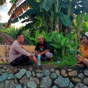 Bhabinkamtibmas Labuapi Ajak Warga Karang Bongkot Manfaatkan Lahan Kosong