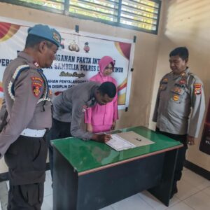 Kapolsek Sambelia Pimpin Penandatanganan Pakta Integritas Personel dan Bhayangkari sebagai Komitmen Pencegahan Penyalahgunaan Narkoba