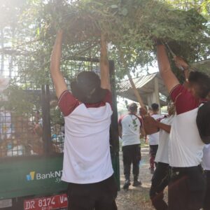Polres Loteng Gelar Aksi Bersih di Bypass Labulia Peringati Hari Lingkungan Hidup Sedunia. ‎