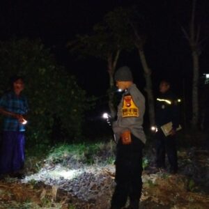 Bhabinkamtibmas Desa Masbagik Utara Baru Monitoring Ketahanan Pangan dan Ajak Warga Jaga Kamtibmas