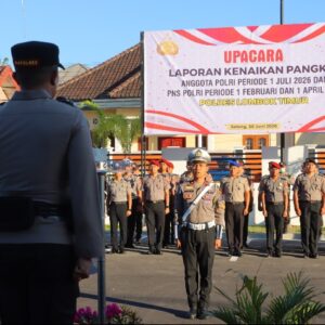 Kapolres Lombok Timur Pimpin Upacara Kenaikan Pangkat Personel dan ASN Polri Periode Juli 2026