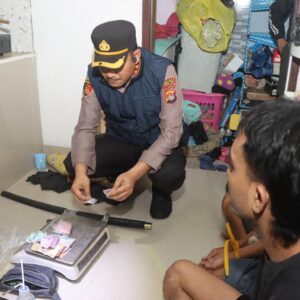 Patroli Rinjani Presisi Polres Loteng Amankan Delapan Terduga Pelaku Penyalahgunaan Narkotika di Pujut ‎ ‎