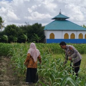 Polsek Labuapi Ajak Warga Telagawaru Manfaatkan Lahan Kosong