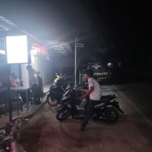 Personel Polsek Sambelia Laksanakan Patroli Blue Light, Antisipasi Gangguan Kamtibmas