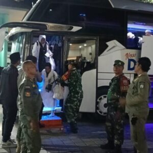 Kolaborasi TNI-Polri Pastikan Kepulangan Jamaah Berjalan Lancar