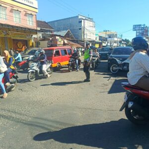 Cegah Kemacetan dan Aksi Kriminal, Sat Lantas Polres Sumbawa Rutinkan Giat Rawan Siang