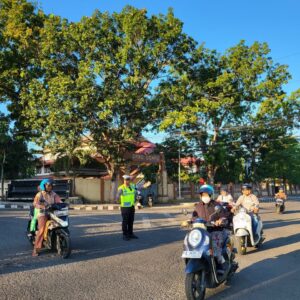 SAT LANTAS POLRES DOMPU LAKSANAKAN RAWAN PAGI, WUJUDKAN KELANCARAN DAN KEAMANAN LALU LINTAS