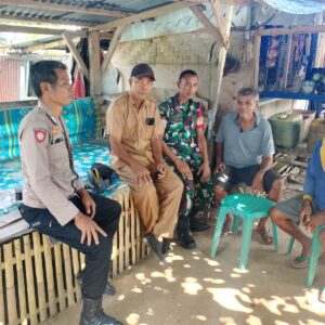 BHABINKAMTIBMAS DESA KAREKE AJAK WARGA AKTIFKAN SATKAMLING DAN DUKUNG KETAHANAN PANGAN NASIONAL