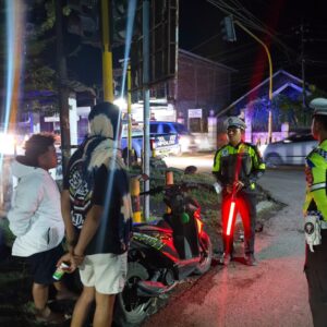 SAT LANTAS POLRES DOMPU GELAR PATROLI CIPTA KONDISI, WUJUDKAN KAMSELTIBCAR LANTAS YANG AMAN DAN KONDUSIF