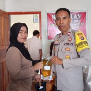 Pastikan Bantuan Pemerintah Tepat Sasaran, Bhabinkamtibmas Polsek Bolo Laksanakan Pengamanan dan Monitoring