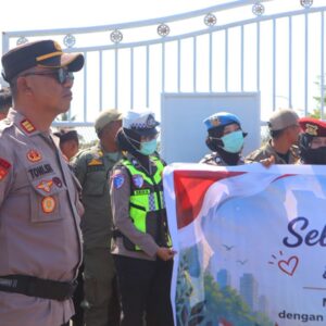 Polres Lombok Utara Amankan Aksi Penyampaian Aspirasi Aliansi KBMLU di Kantor Bupati KLU