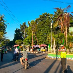 SAT LANTAS POLRES DOMPU GELAR RAWAN PAGI DAN STRONG POINT, WUJUDKAN KEAMANAN SERTA KELANCARAN ARUS LALU LINTAS