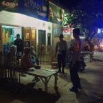 Polsek Sape Gelar Patroli Sambang Warga, Sampaikan Himbauan Kamtibmas dan Sosialisasi Call Center 110