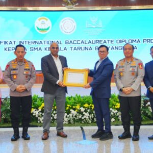 Terima Sertifikat IBDP SMA KTB, Kapolri: Cetak Generasi Muda untuk Wujudkan Indonesia Emas 2045