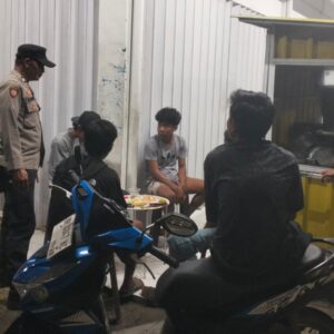 Antisipasi Gangguan Kamtibmas Pekat Malam, Polsek Batulayar Gencarkan Patroli KRYD di Jalur Wisata dan Pemukiman