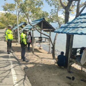 Antisipasi Kemacetan dan Tekan Potensi Kriminalitas di Pantai Kalaki Satlantas Polres Gelar PAM Wisata
