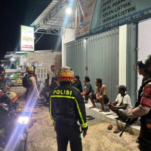 PATMOR SATSAMAPTA POLRES DOMPU INTENSIFKAN PATROLI DIALOGIS MALAM HARI, AJAK MASYARAKAT TINGKATKAN KEWASPADAAN DAN JAGA KAMTIBMAS