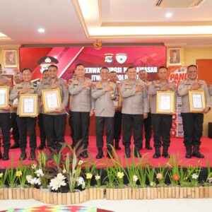 Sukseskan Transparansi Kepolisian, Polres Lombok Barat Sabet Dua Penghargaan dalam Rakerwas Itwasda Polda NTB 2026
