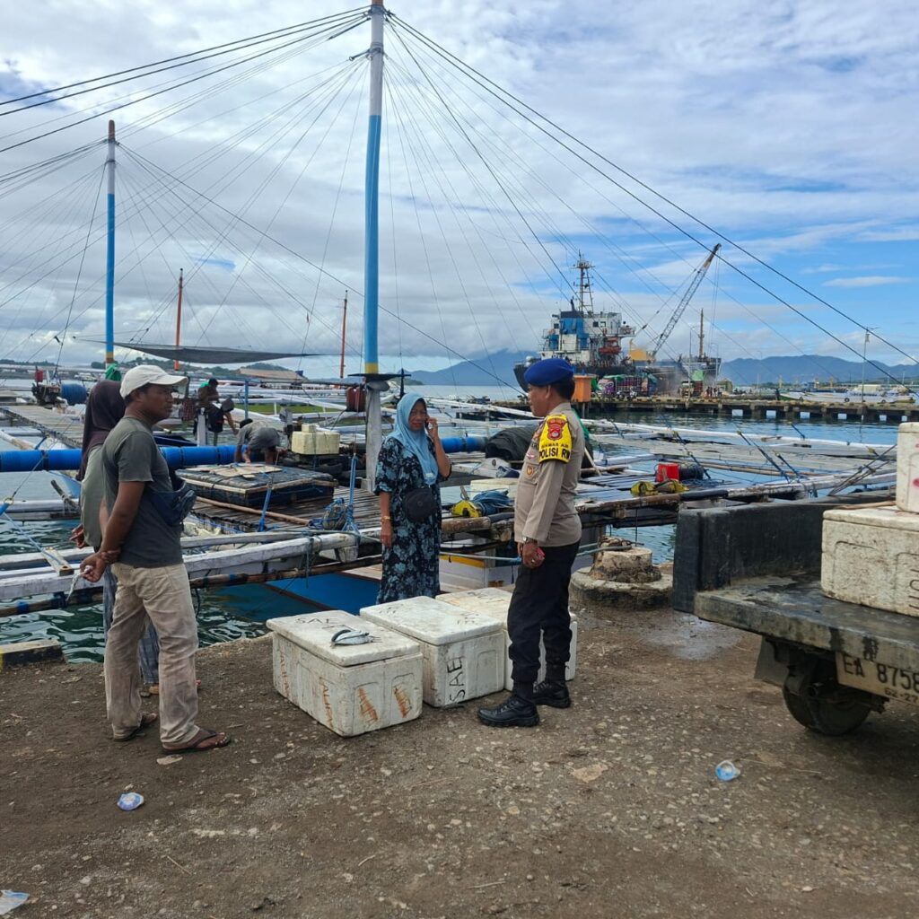 Sat Polairud Polres Bima Kota Gelar Patroli Dialogis Polmas Perairan di Pelabuhan Sape