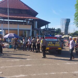 Personel Polsek Bolo Amankan Kepulangan 138 Jamaah Haji Kloter XI Asal Kecamatan Bolo, Madapangga, Soromandi dan Donggo