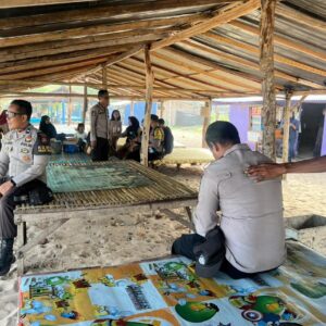 Melalui Patroli Cipkon Polsek Monta Sambangi Warga di Selatan Kecamatan Monta Hingga Pantai Wane