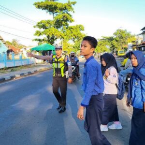 SAT LANTAS POLRES DOMPU LAKSANAKAN RAWAN PAGI, WUJUDKAN KAMSELTIBCAR LANTAS DAN BERIKAN RASA AMAN KEPADA MASYARAKAT