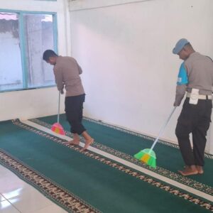 Memperindah Tempat Ibadah, Sambut Hari Bhayangkara Ke- 80, Polsek Soromandi Laksanakan Bhakti Religi di Masjid Al-Muttaqin