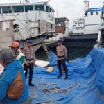 Sat Polairud Polres Bima Kota Laksanakan Pengawasan Bongkar Muat di Pelabuhan Bima