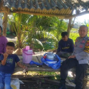 BHABINKAMTIBMAS DESA KAMPASI MECI AJAK WARGA MANFAATKAN PEKARANGAN UNTUK DUKUNG KETAHANAN PANGAN