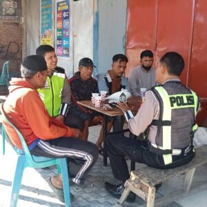 Perdana “Polantas Menyapa” Ngopi Bareng Komunitas Ojek Satlantas Polres Bima Edukasi Keselamatan Berlalulintas