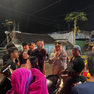 PATROLI MALAM POLRES DOMPU TINGKATKAN KEWASPADAAN, CEGAH AKSI KRIMINALITAS DAN BERIKAN HIMBAUAN KAMTIBMAS KEPADA MASYARAKAT
