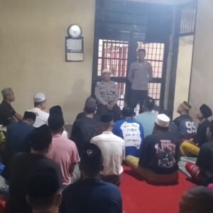 SAT BINMAS POLRES DOMPU PERKUAT PEMBINAAN KEAGAMAAN BAGI TAHANAN DAN MASYARAKAT MELALUI CERAMAH AGAMA SERTA SAFARI SHOLAT JUMAT