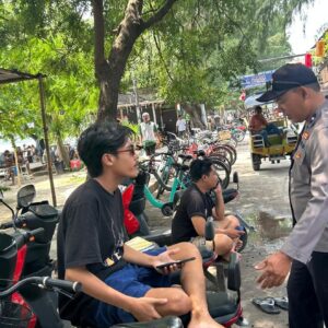 Patroli Dialogis Polsubsektor Gili Indah Sapa Warga Gili Trawangan, Kamtibmas Aman