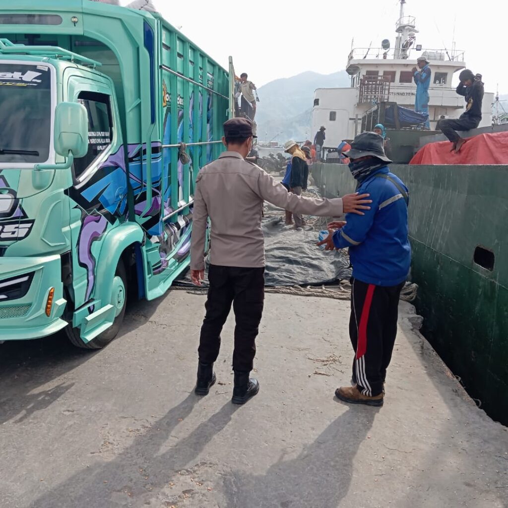 Polsek Kawasan Pelabuhan Laut Bima Intensifkan Patroli Rutin, Sampaikan Imbauan Kamtibmas kepada Buruh, ABK, dan Masyarakat