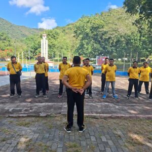 SAMBUT HARI BHAYANGKARA KE-80, POLRES DOMPU DAN POLSEK PAJO GELAR KERJA BAKTI RELIGI DI TAMAN MAKAM PAHLAWAN
